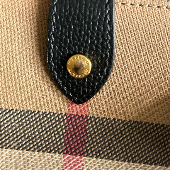 Burberry wallet. Authentic and used only once. - Picture 2 of 8